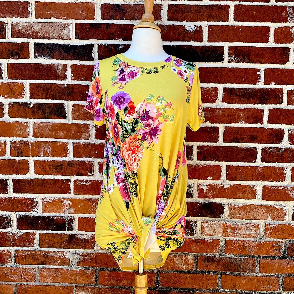 🦙4for$20 ODDY NWOT medium yellow floral top